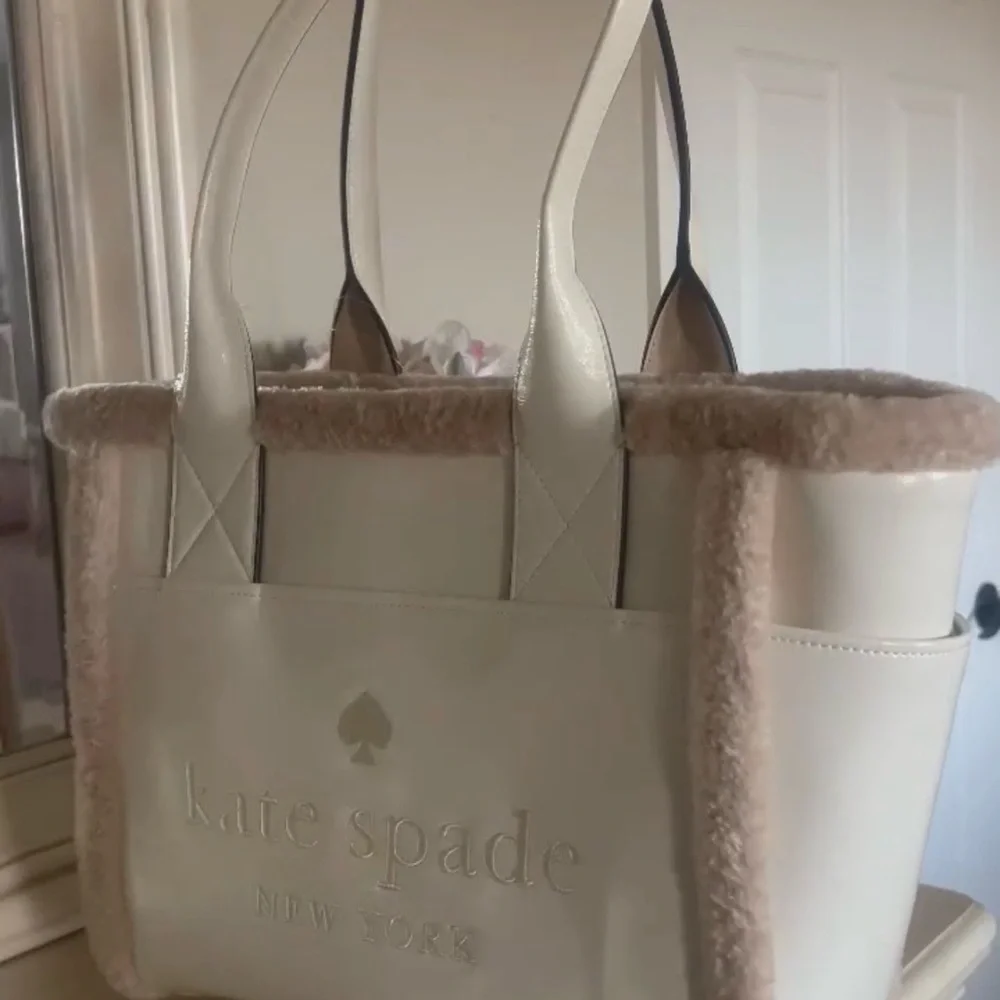Kate Spade New York Jett cream-colored ("Meringue") Faux Shearling Tote NWT - Picture 8 of 12